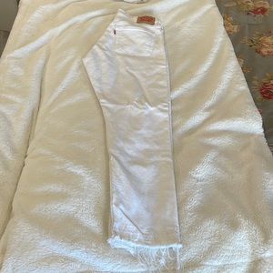 White size 29 Levi’s skinny jeans.